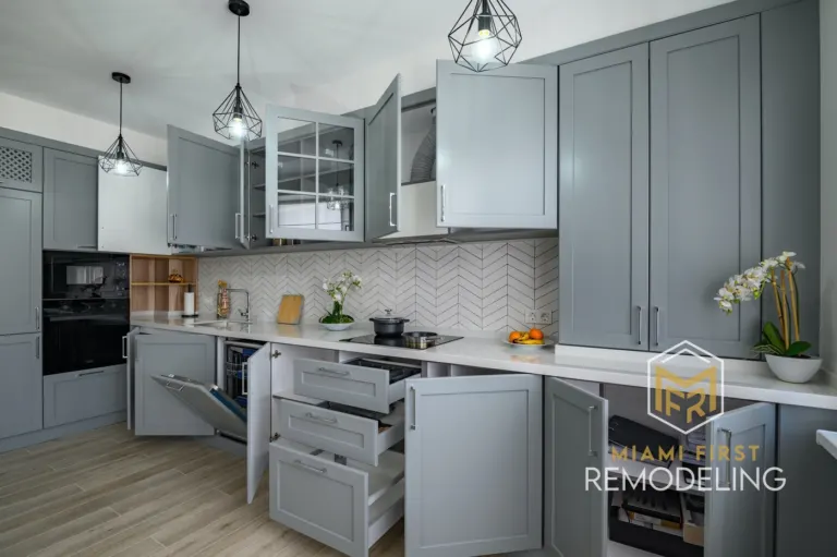 Shaker vs Flat Panel Cabinets: The Real Decision for Your Miami Kitchen